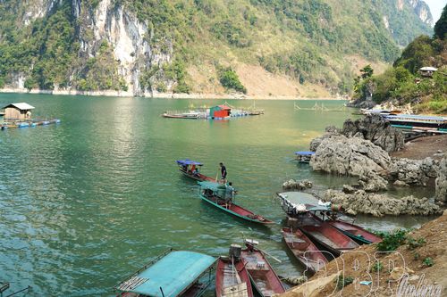 Nhịp sống bên dòng sông Đà