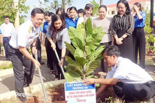 Bền bỉ gieo tình yêu biển đảo
