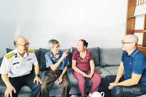 Gia đình cựu tù ở Côn Ðảo