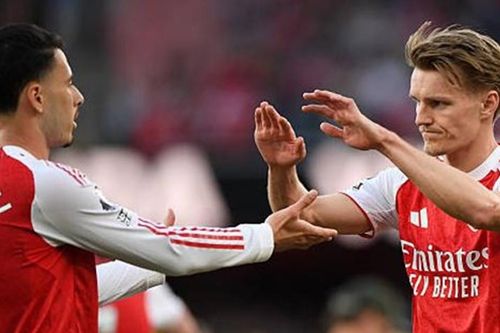 Arsenal đòi lại ngôi đầu Ngoại hạng Anh sau chiến thắng thực dụng trước Newcastle
