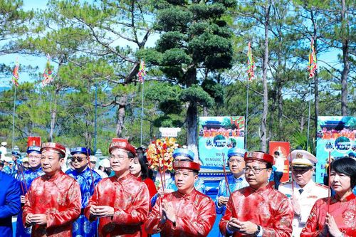 Lâm Đồng trang trọng tổ chức Lễ Dâng hương Quốc Tổ