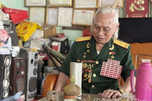 Người anh hùng phá bom từ trường