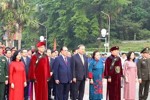 Tổng Bí thư, Chủ tịch nước dâng hương tưởng niệm các Vua Hùng