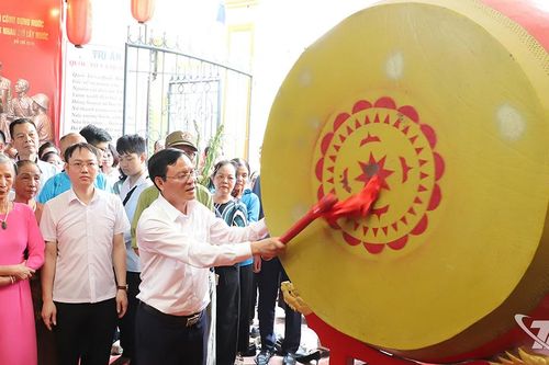 Thành kính Lễ dâng hương Giỗ Tổ Hùng Vương tại phường Phan Đình Phùng