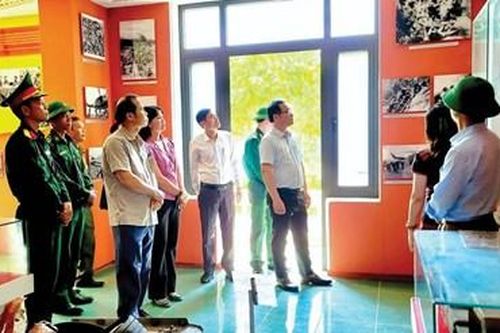 Từ A Lưới đến Dinh Độc Lập