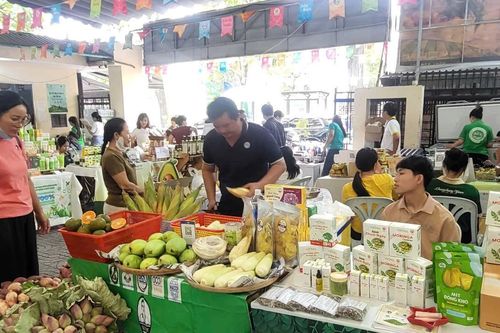 Phiên chợ Xanh - Tử tế: điểm hẹn của người tiêu dùng và nhà sản xuất có trách nhiệm