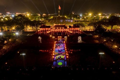 Lung linh 'Hoàng cung huyền ảo'