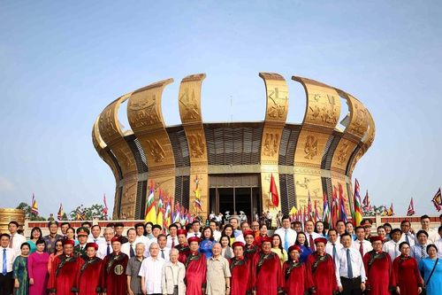 Giỗ Tổ Hùng Vương - Lễ hội Đền Hùng 2026: Lặng lẽ dòng phù sa chở hồn thiêng nguồn cội