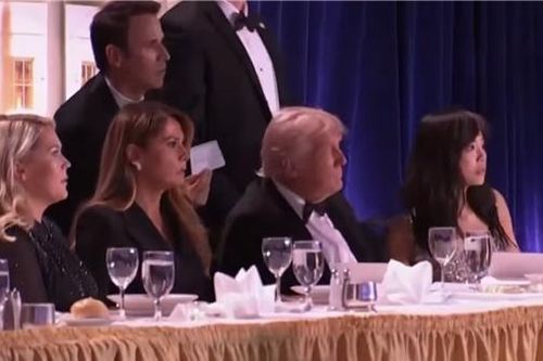 Nghi nổ súng tại bữa tiệc, Tổng thống Trump được mật vụ sơ tán