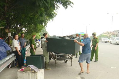 Xã Thiên Lộc giải tỏa vi phạm trên đường Võ Văn Kiệt