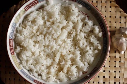 Tác dụng 'thần kỳ' của việc nấu cơm 1 lần ăn cả tuần có đúng không: Bác sĩ cảnh báo 'nóng'