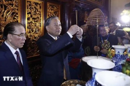 Tổng Bí thư, Chủ tịch nước Tô Lâm dâng hương tưởng niệm các Vua Hùng