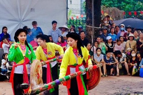 Độc đáo lễ hội làng Chuông