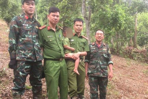 Thái Nguyên: Hơn 14 giờ chạy đua thời gian, tìm thấy bé 3 tuổi bị lạc ở khu vực khe suối