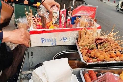 Đề xuất phạt đến 4 triệu đồng với hành vi không đeo găng tay, không cắt móng tay… khi bán thức ăn