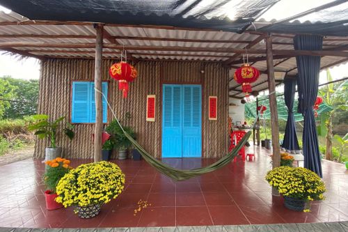 Rời TP.HCM sau 10 năm sinh sống, vợ chồng trẻ về quê dựng nhà lá