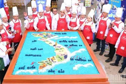 Cần Thơ xác lập kỷ lục Bản đồ Việt Nam bằng xôi, nước cốt dừa khổng lồ