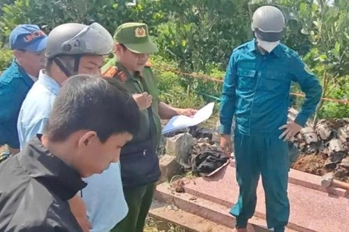 Vĩnh Long: Thu hồi vũ khí, vật liệu nổ do người dân phát hiện