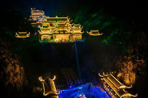 Trải nghiệm chuyển động như một cuộc hành hương về cội nguồn lịch sử