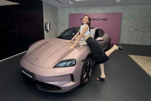 Hoa hậu Kỳ Duyên tậu Porsche Taycan chạy điện 'màu hường' gần 8,7 tỷ