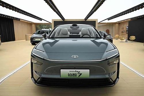 Cận cảnh sedan điện Toyota bZ7 từ 650 triệu đồng, 'đối thủ' Mazda 6e