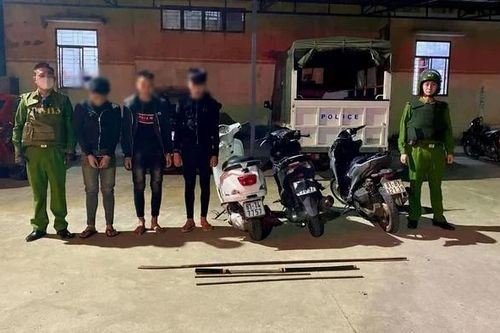 Chặn nhóm thiếu niên ở Gia Lai mang hung khí gây mất trật tự