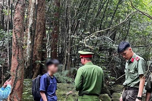 Giải cứu nghẹt thở trong rừng Tây Yên Tử sau cuộc gọi cầu cứu