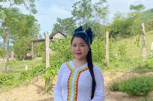 Nữ cử nhân người Chứt đầu tiên trở thành Đảng viên trẻ nhất bản