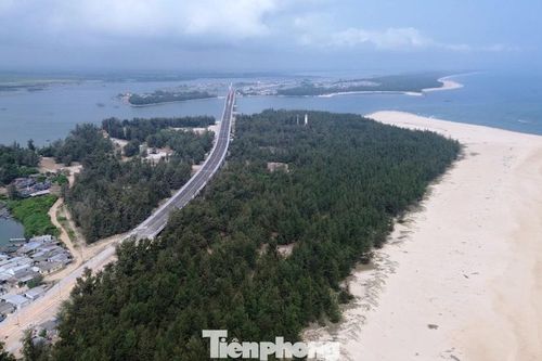 Cận cảnh bãi biển nổi tiếng sắp trở thành công viên văn hóa đa năng đầu tiên ở Huế