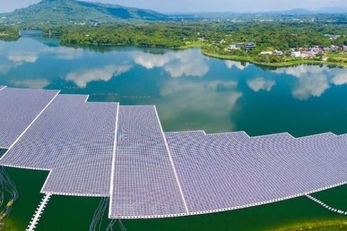 Nhà máy điện mặt trời KN Ia Ly - Gia Lai: Hơn 714.000 tấm pin lắp trên 575 ha mặt nước