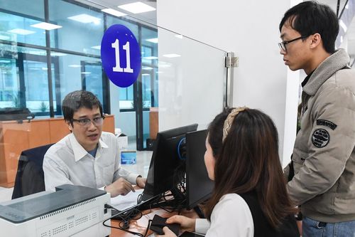 Không chỉ cắt giấy phép con