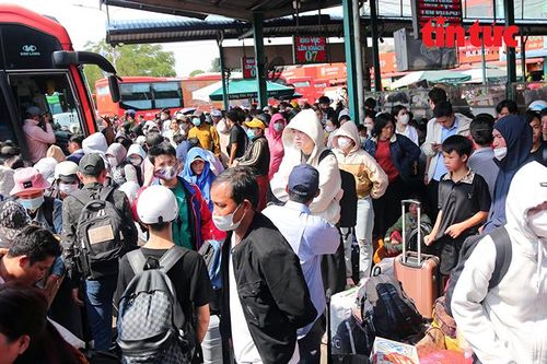 TP Hồ Chí Minh: Giá vé xe đi các tỉnh dịp nghỉ lễ 30/4 và 1/5 tăng không quá 40%