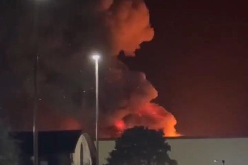Video đám cháy lớn bùng phát tại căn cứ Không quân Hoàng gia Anh