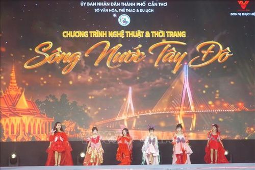 Ấn tượng Chương trình nghệ thuật và thời trang 'Sông nước Tây Đô'