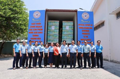 Sanna Khánh Hòa lần đầu xuất khẩu gần 4.000 thùng nước giải khát sang thị trường Hoa Kỳ