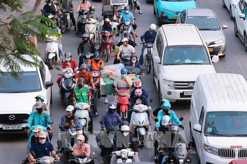 Hình ảnh người dân quay trở lại Hà Nội sau kỳ nghỉ lễ Giỗ tổ Hùng Vương