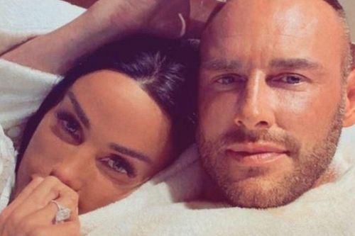 Cựu người mẫu Katie Price đến Dubai để đoàn tụ với chồng