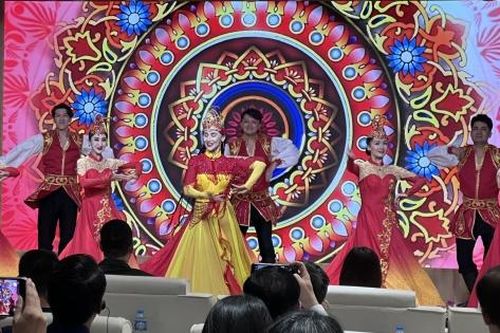 Giới thiệu văn hóa Tân Cương, hưởng ứng Năm hợp tác du lịch Việt - Trung