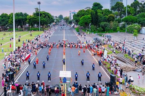 Sôi động biểu diễn võ thuật Hào khí Tây Sơn kết hợp Cờ người
