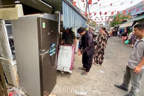 Phường Nha Trang xử lý chợ tự phát tại hẻm 39, đường Hoàng Diệu