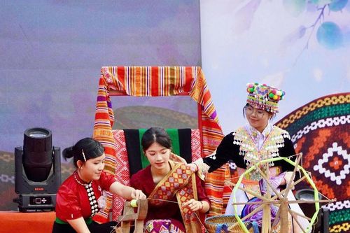 4 tỉnh quảng bá 'Hương sắc vùng cao' tại Sơn La