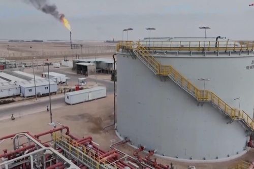 Giá dầu tăng trở lại khi Hormuz tiếp tục bị phong tỏa