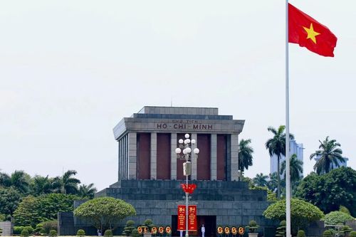 Bố trí điểm trông xe phục vụ nhân dân viếng Chủ tịch Hồ Chí Minh