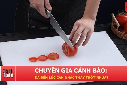 Vì sao nên hạn chế dùng thớt nhựa trong nhà bếp?