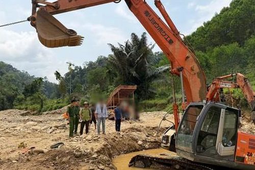 Xử lý gã trùm tổ chức khai thác vàng trái phép quy mô lớn, hoạt động vào ban đêm