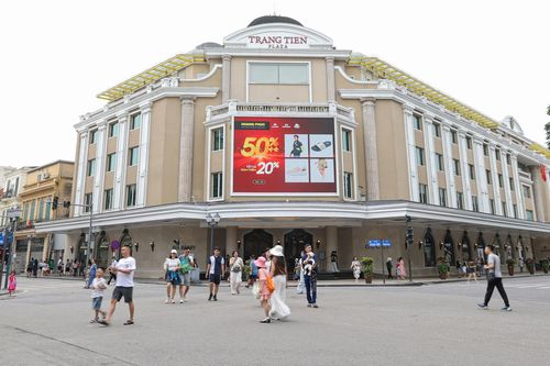 Phố đi bộ Hồ Gươm sạch bóng hàng rong, vỉa hè thông thoáng bất ngờ