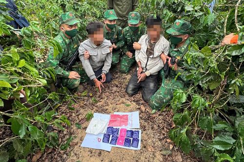 Bắt 2 người Lào vận chuyển ma túy ở biên giới Quảng Trị