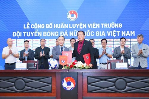 Đội tuyển bóng đá nữ Việt Nam: Cơ hội và thách thức với tân 'thuyền trưởng' Hoàng Văn Phúc