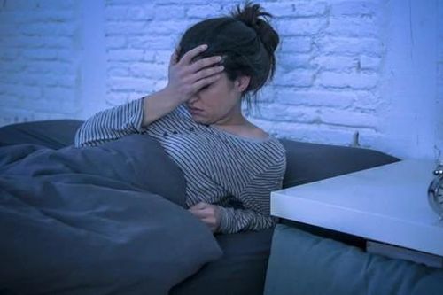 Nửa đêm tỉnh giấc vã mồ hôi, tim đập thình thịch, cẩn trọng thận hư