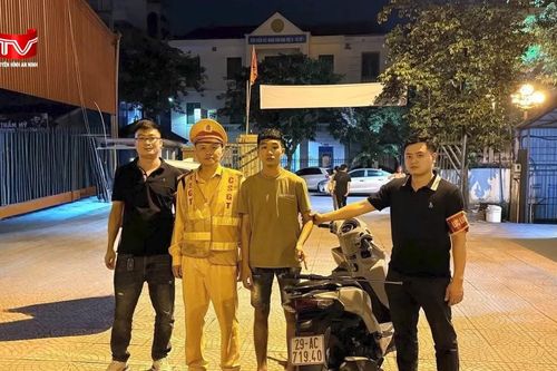 Tổ công tác 141 Hà Nội phát hiện hai thanh niên mang hung khí